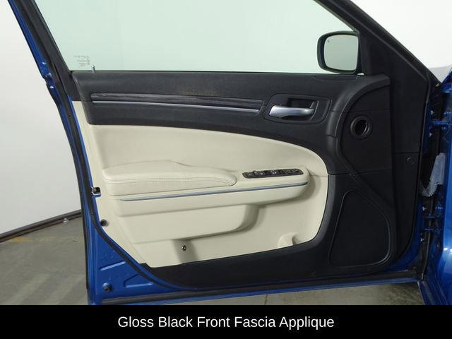 Used 2022 Chrysler 300 Touring w/ Sport Appearance Package image 13