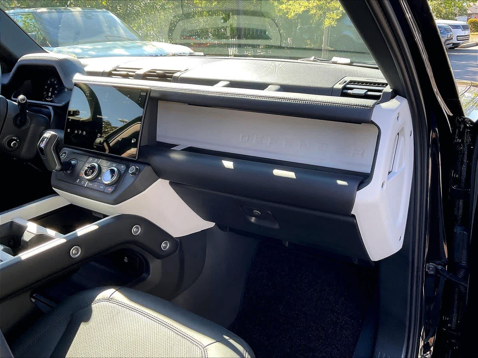 New 2026 Land Rover Defender 110 X-Dynamic SE AWD/4WD image 28