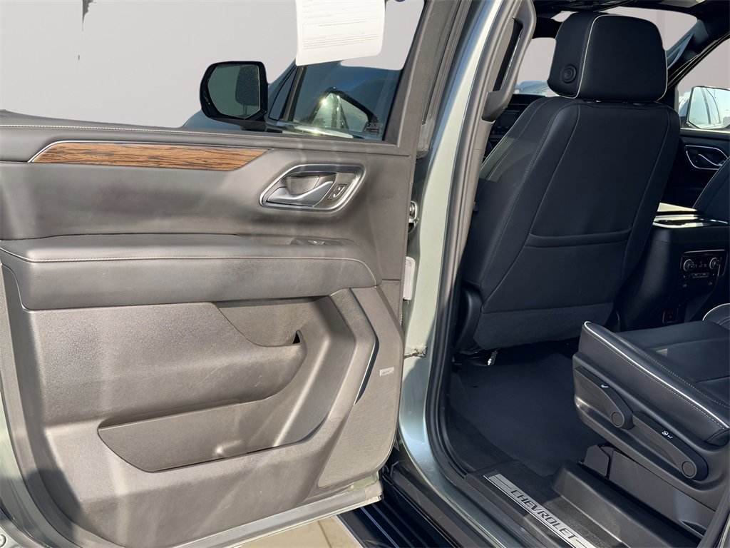 Used 2023 Chevrolet Suburban Premier image 33