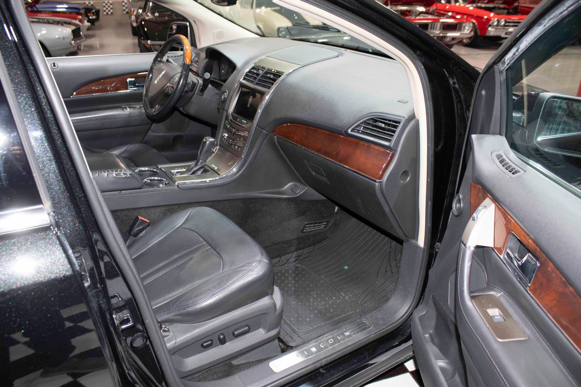 Used 2014 Lincoln MKX AWD w/ Olive Ash Wood Package image 25