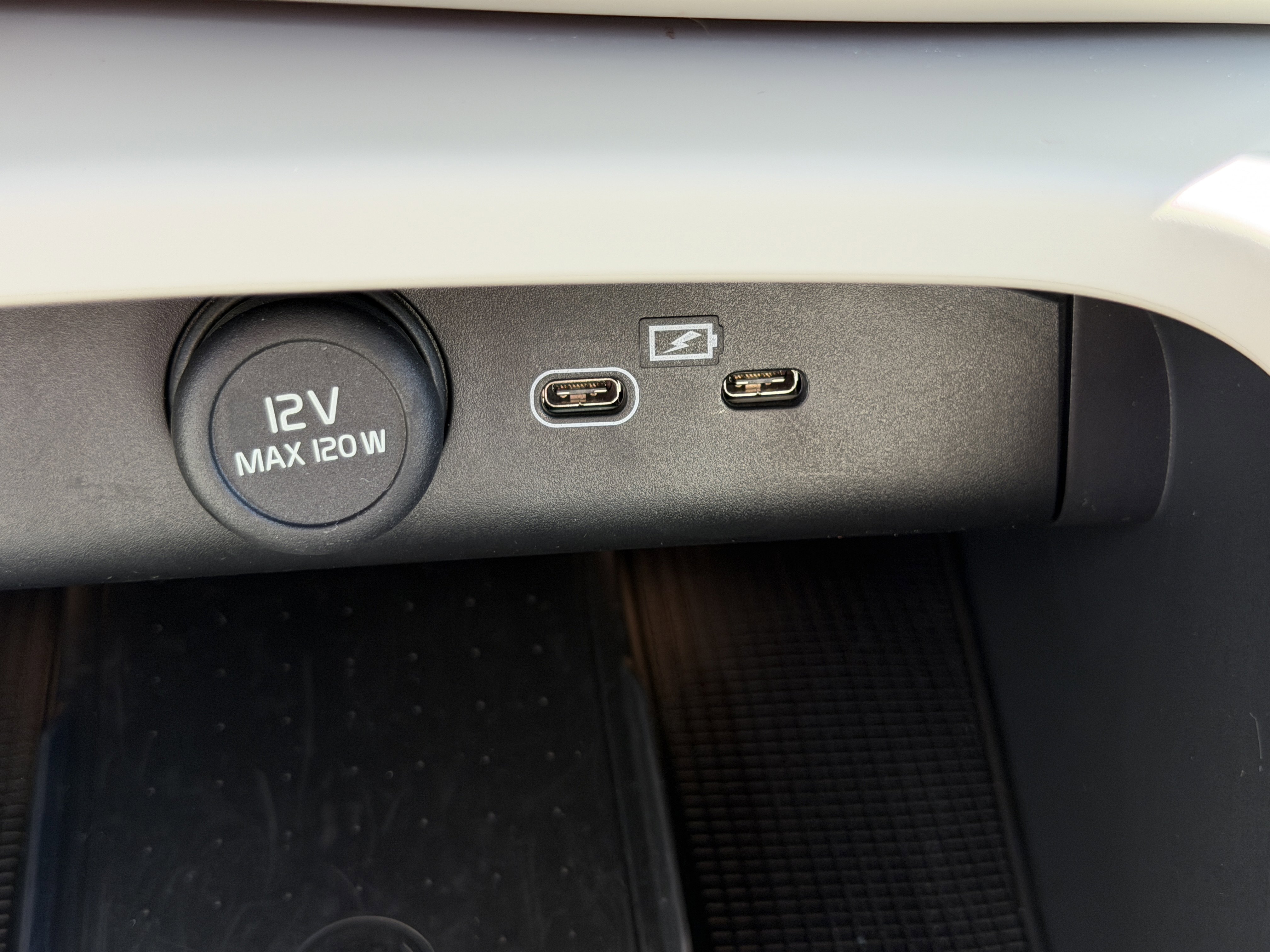 Certified 2023 Volvo XC40 B5 Plus w/ Protection Package Premier AWD/4WD image 27