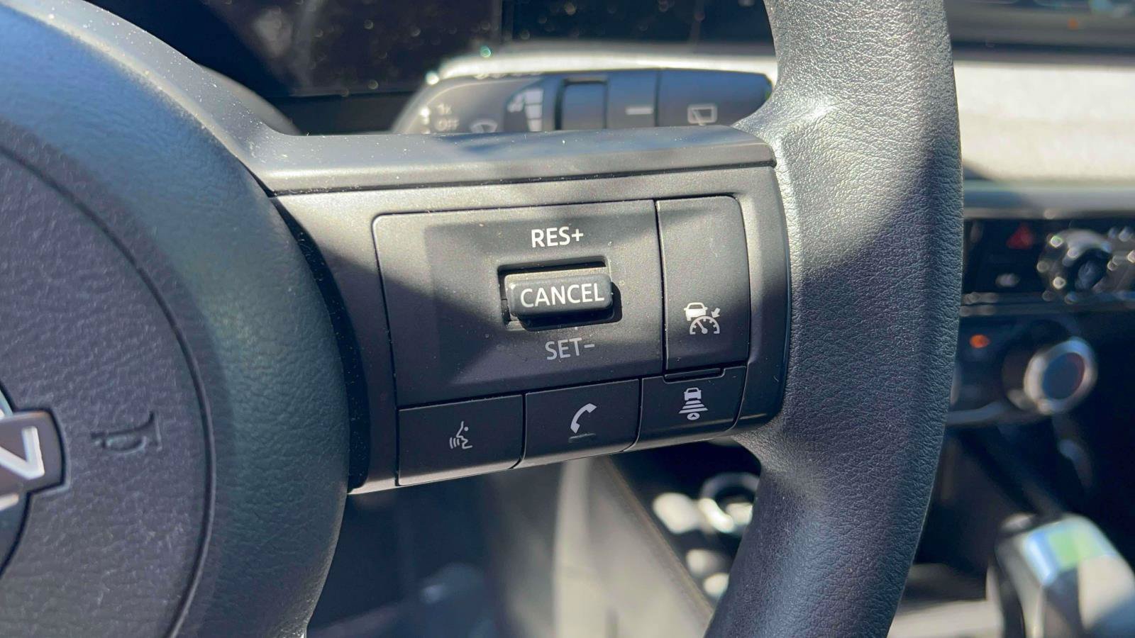 Used 2025 Nissan Kicks SV AWD/4WD image 12