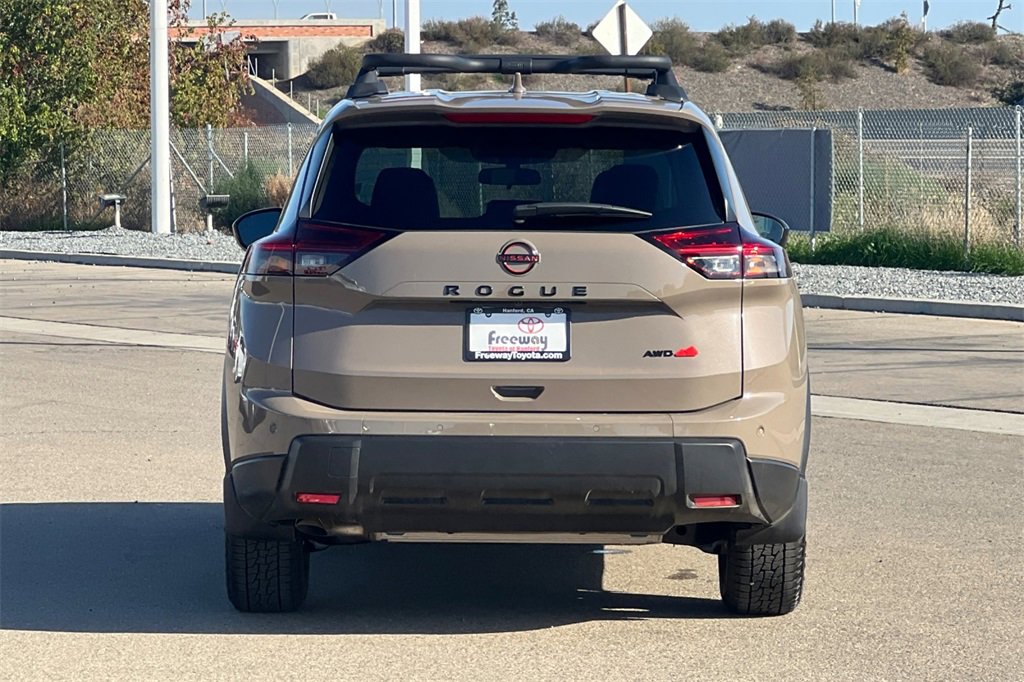 Used 2025 Nissan Rogue SV image 6