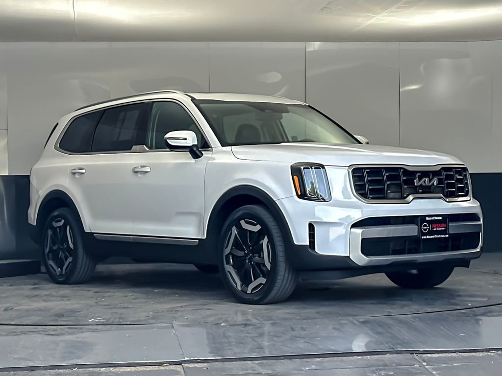 Used 2024 Kia Telluride S w/ S Sunroof Package