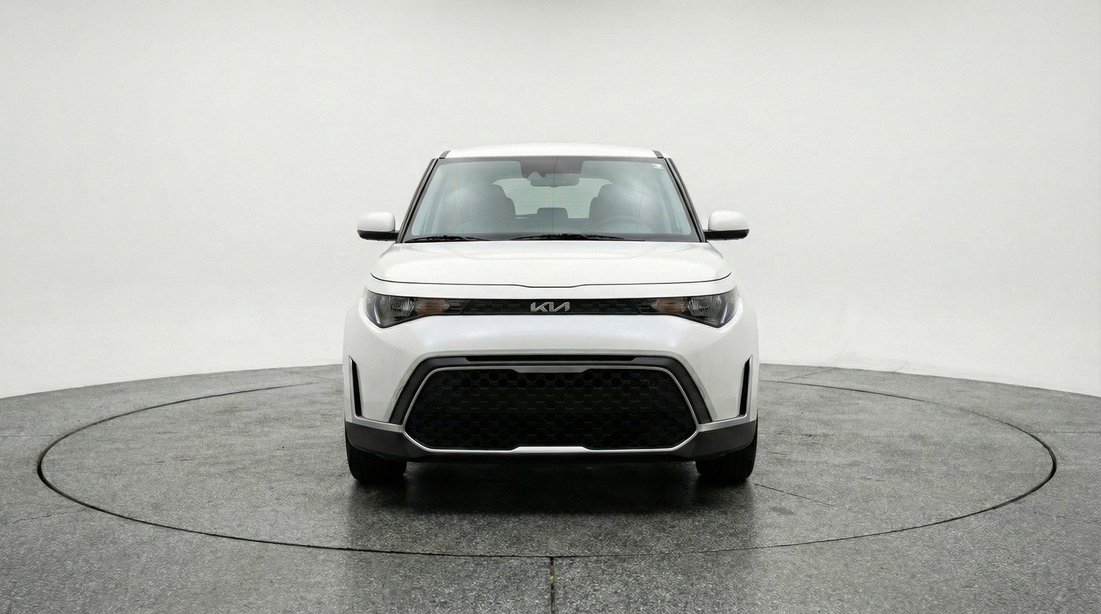 Used 2025 Kia Soul LX w/ LX Technology Package image 2