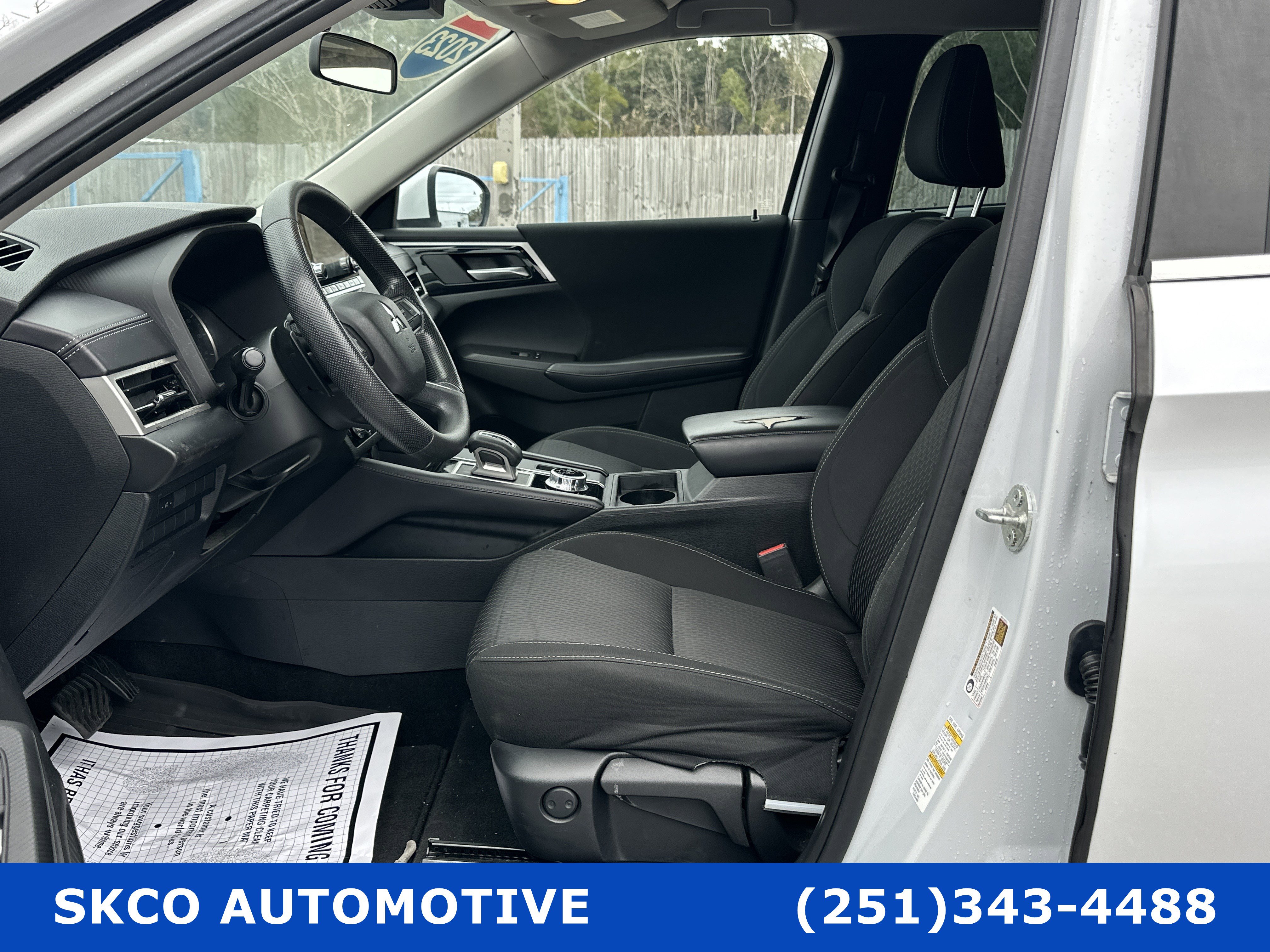 Used 2023 Mitsubishi Outlander ES FWD image 11