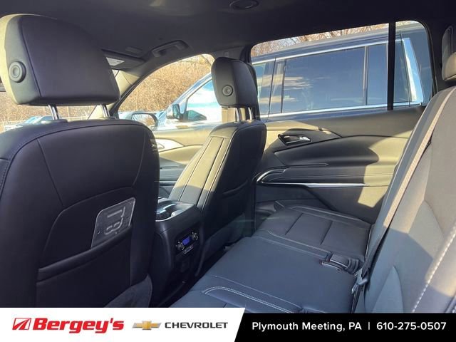 Certified 2025 Chevrolet Traverse LT w/ Driver Confidence Package image 12