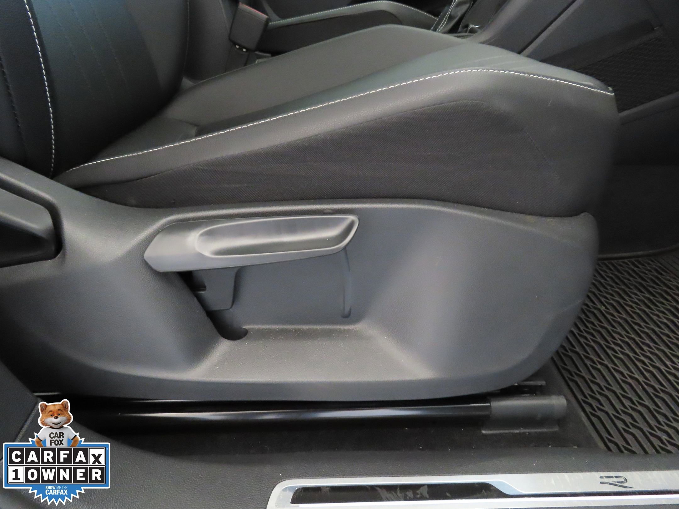 Used 2023 Volkswagen Tiguan SE R-Line image 29
