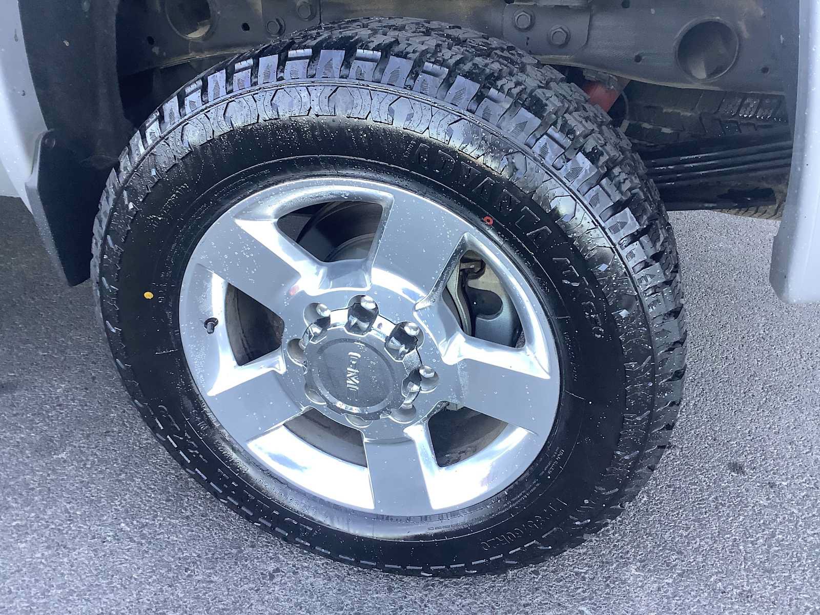 Used 2016 GMC Sierra 2500 SLT w/ Duramax Plus Package AWD/4WD image 6