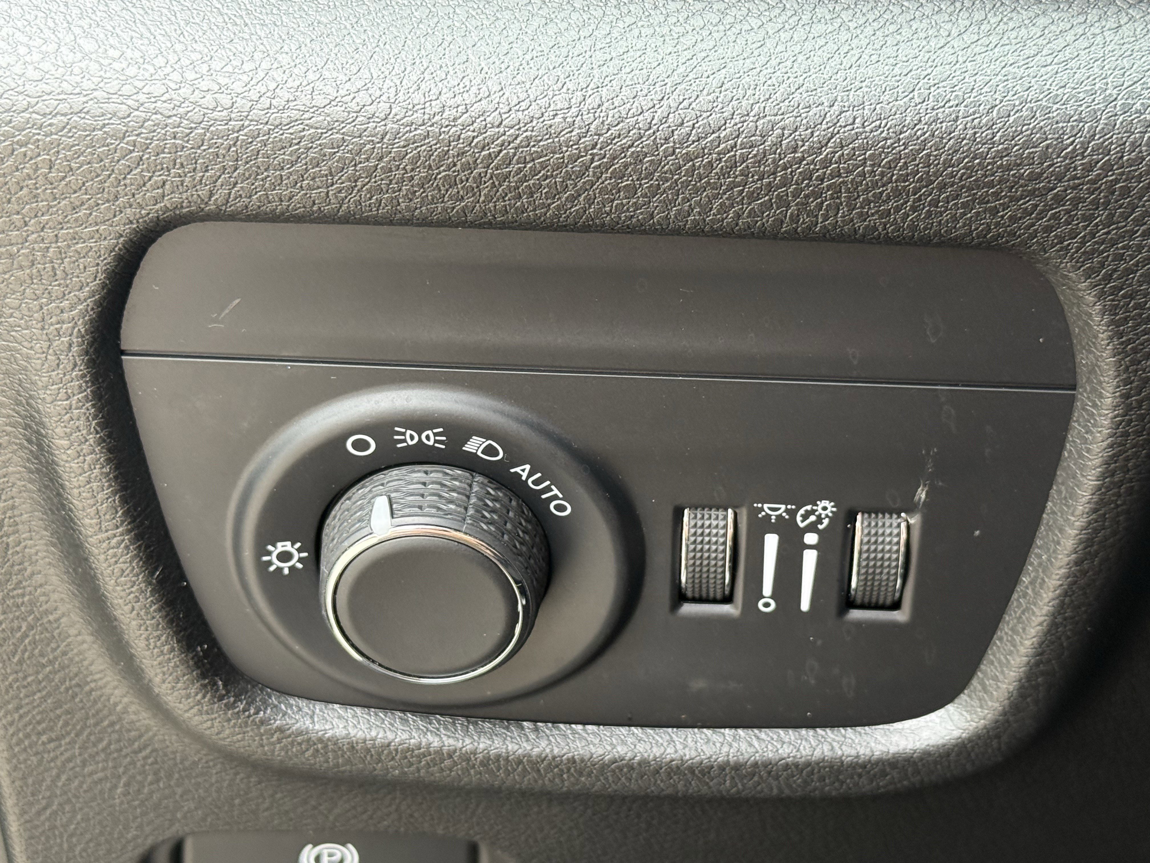 Used 2023 Jeep Grand Cherokee L Laredo AWD/4WD image 25