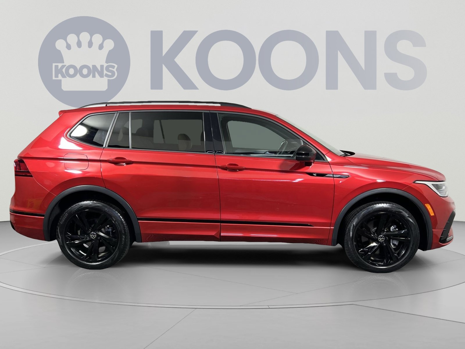 Used 2024 Volkswagen Tiguan SE R-Line AWD/4WD image 12