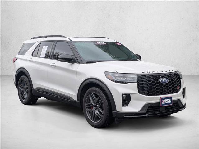 Used 2025 Ford Explorer ST image 3