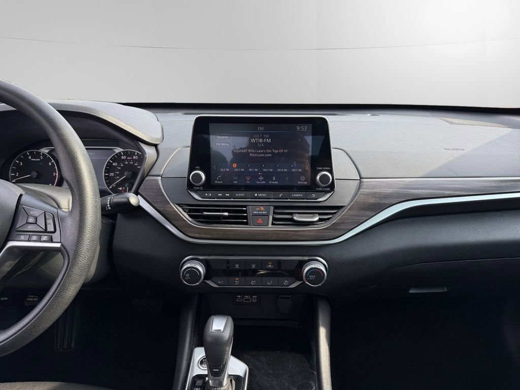 Used 2024 Nissan Altima 2.5 SV image 11