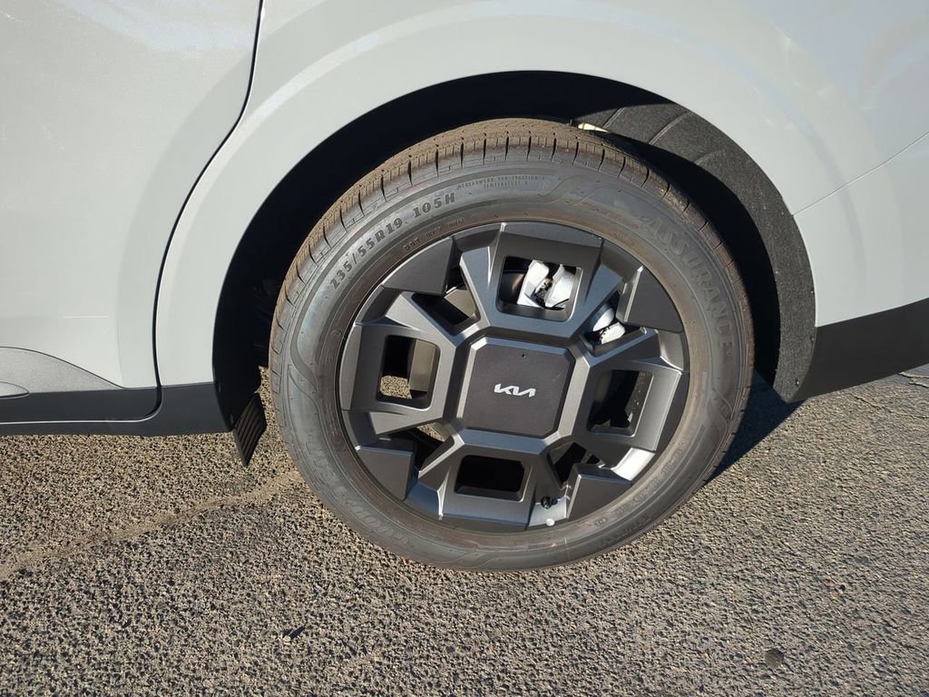 New 2026 Kia Carnival EX FWD image 31