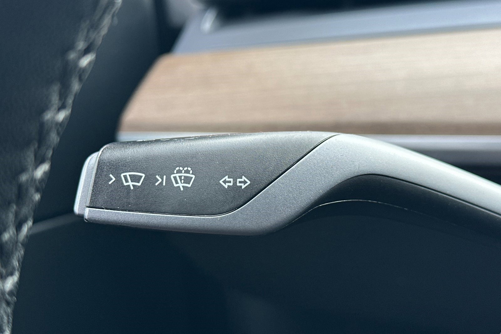 Used 2022 Tesla Model Y Long Range image 32