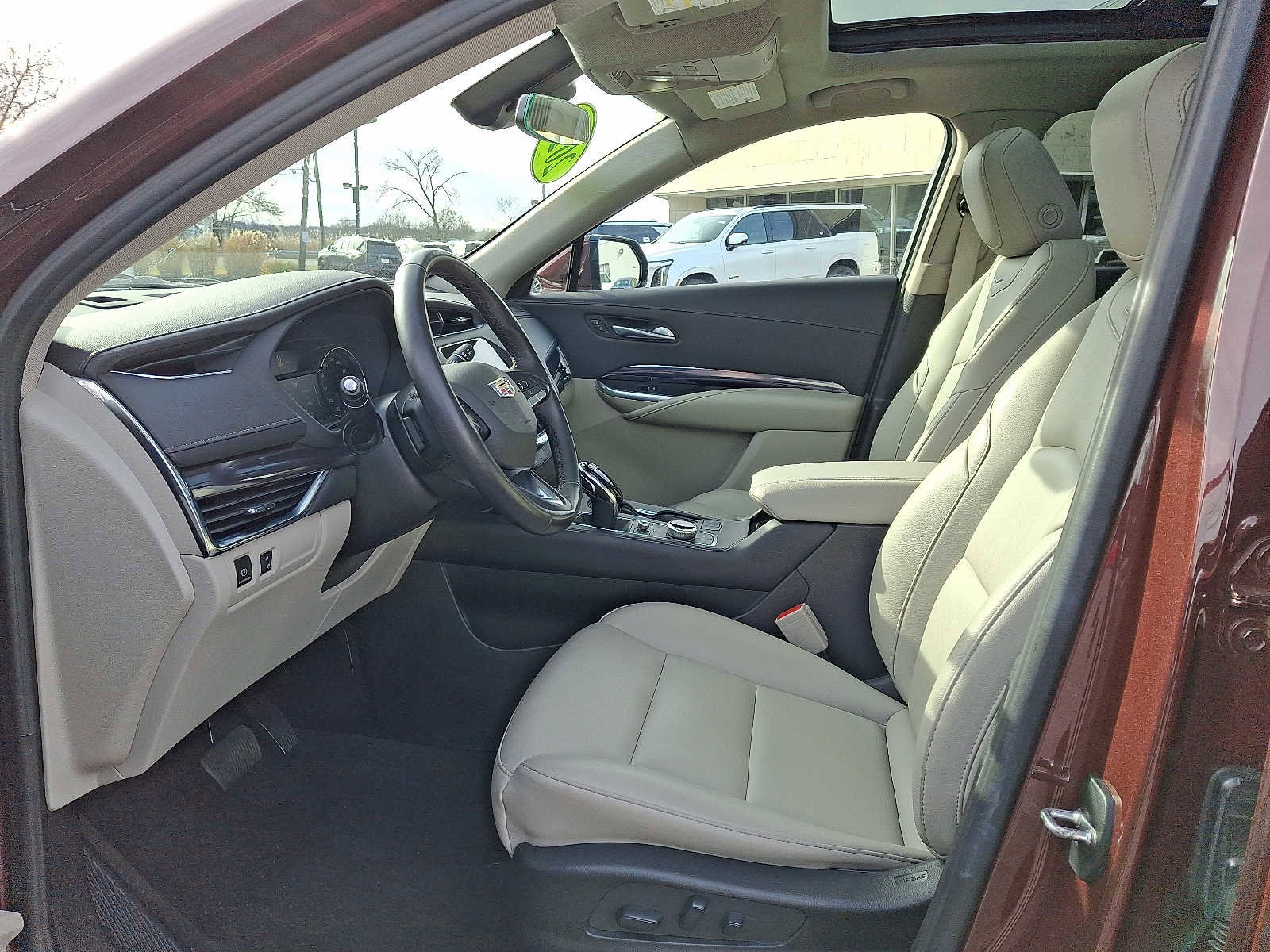 Used 2023 Cadillac XT4 Luxury w/ Cold Weather Package image 13