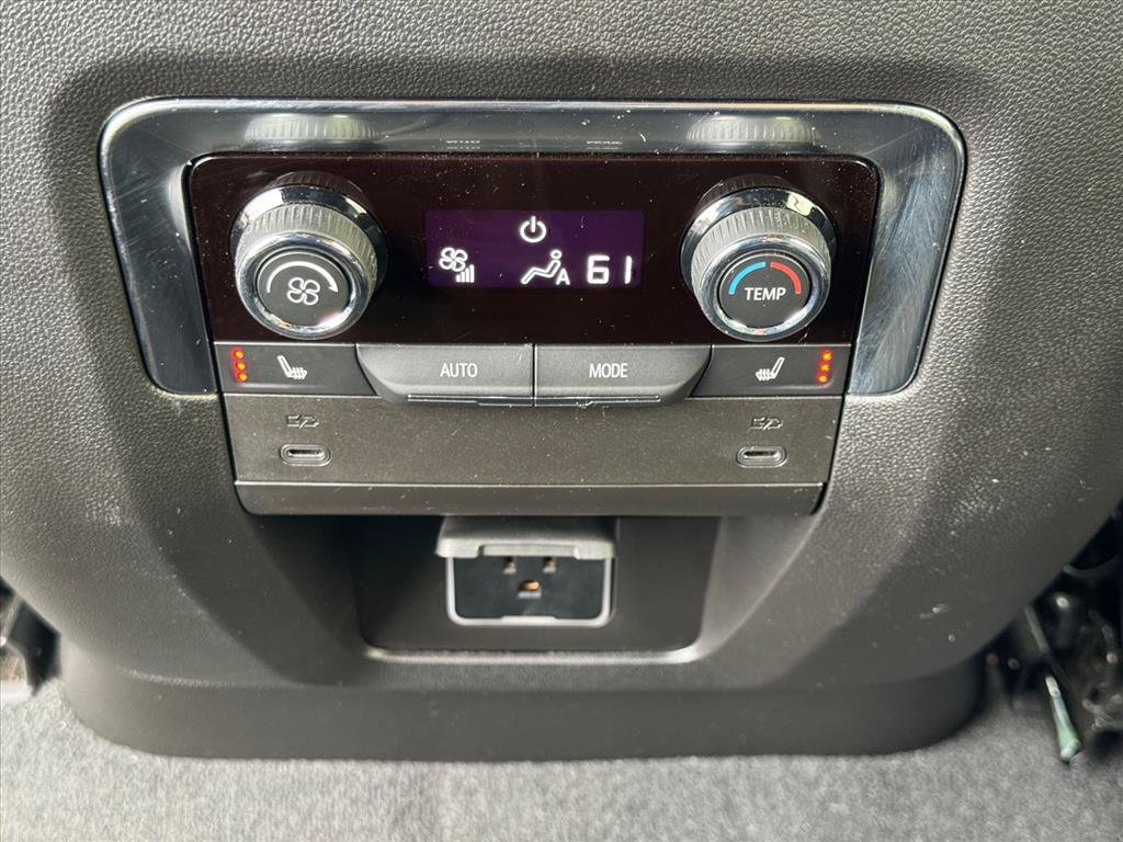 Used 2025 Chevrolet Suburban Premier AWD/4WD image 15