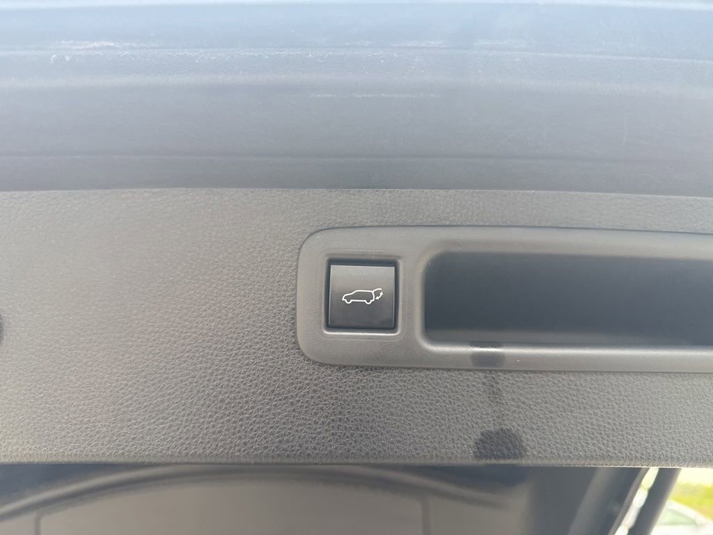 Used 2020 Toyota Highlander XLE AWD/4WD image 17