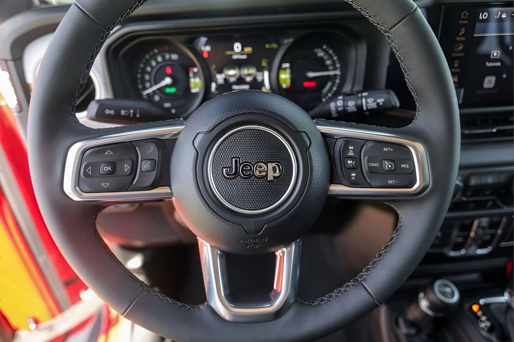 Used 2025 Jeep Wrangler Unlimited Sahara image 12