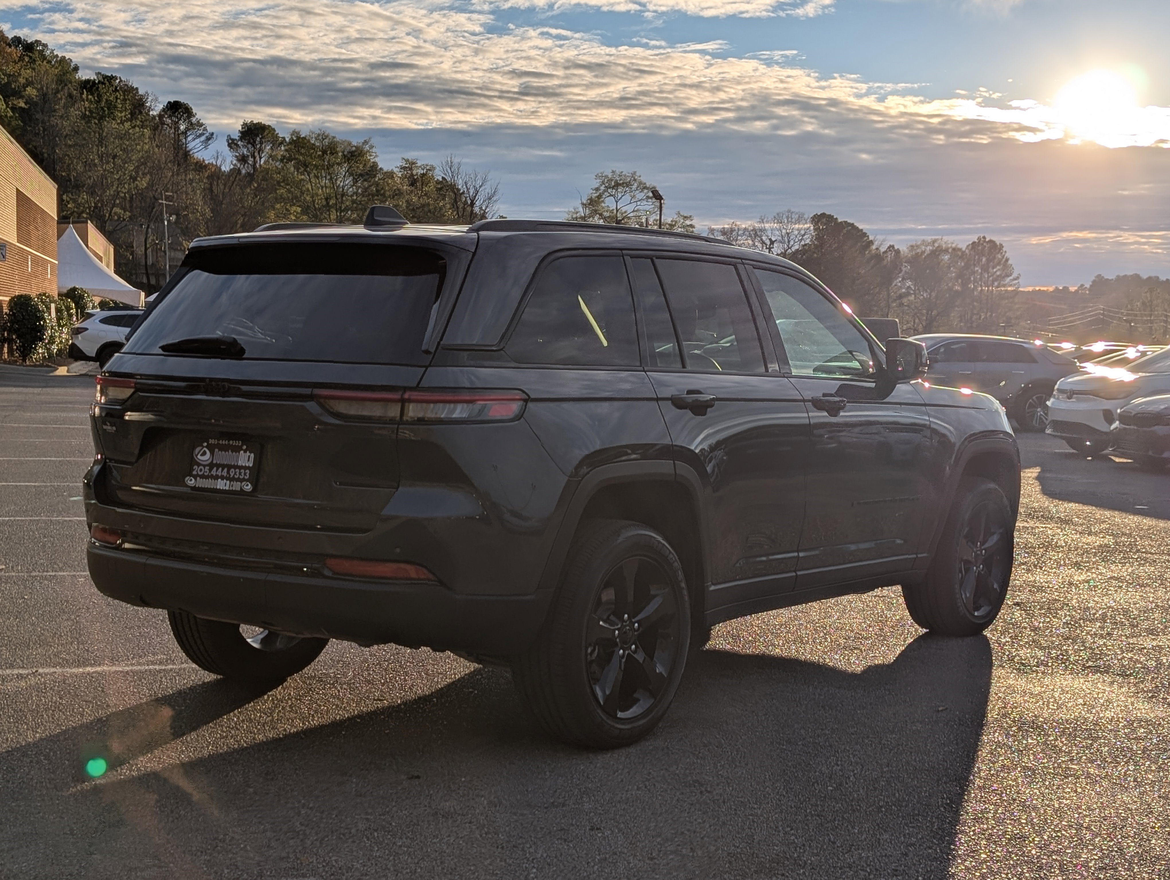 Used 2024 Jeep Grand Cherokee Altitude image 9