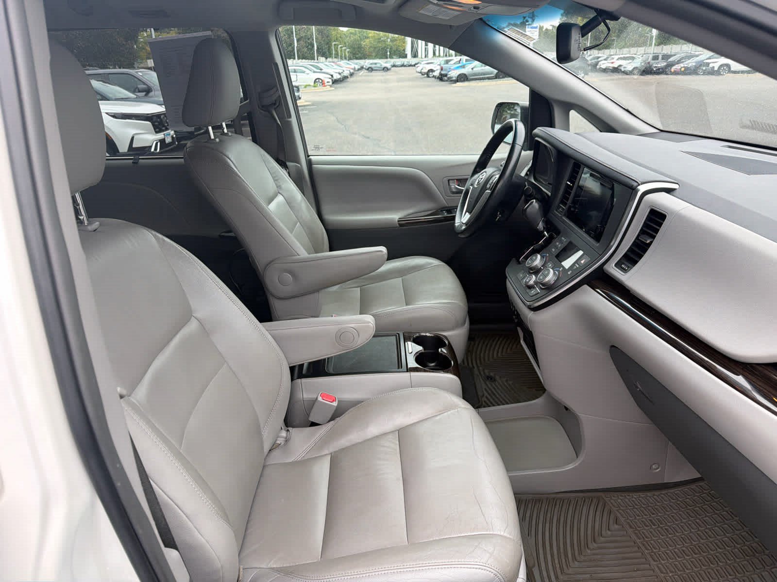 Used 2015 Toyota Sienna XLE Premium AWD/4WD image 9