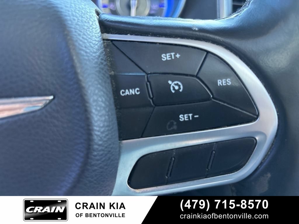 Used 2017 Chrysler 300 C RWD image 8