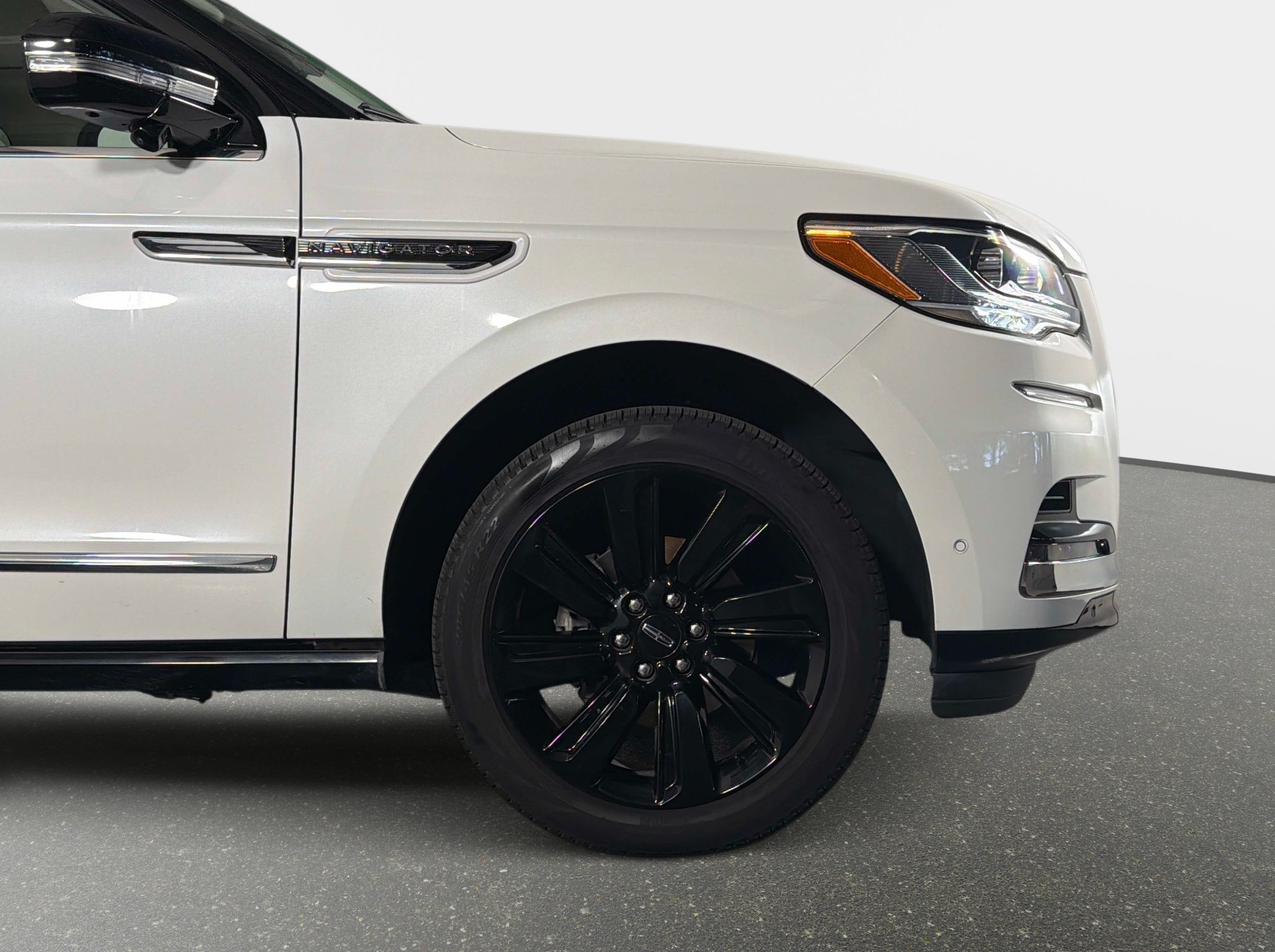 Used 2024 Lincoln Navigator L Black Label AWD/4WD image 4