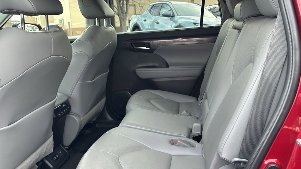 Used 2020 Toyota Highlander Limited image 29