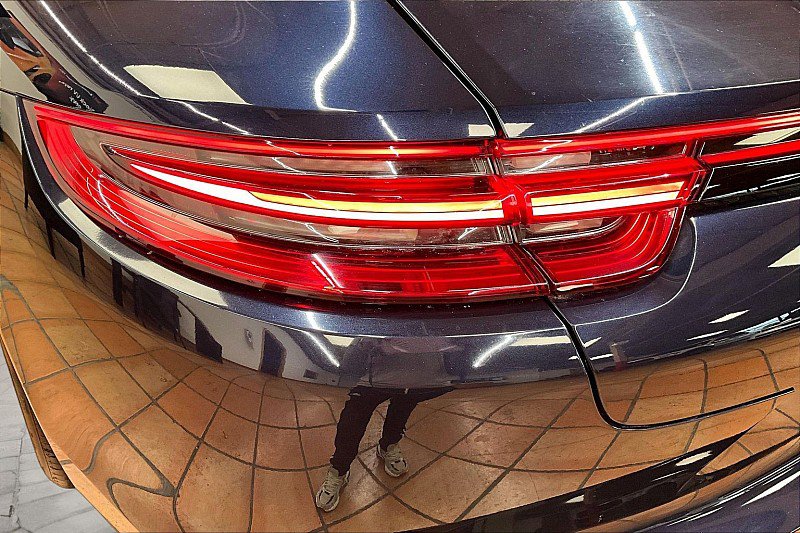 Used 2019 Porsche Panamera w/ Premium Package image 29