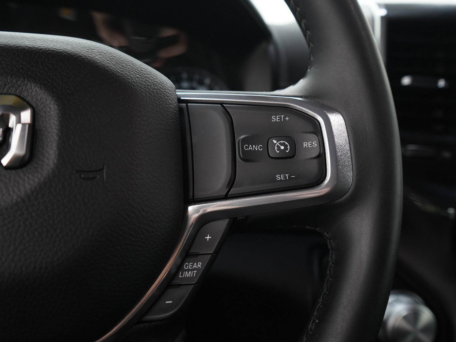 Used 2024 RAM 1500 Laramie AWD/4WD image 29