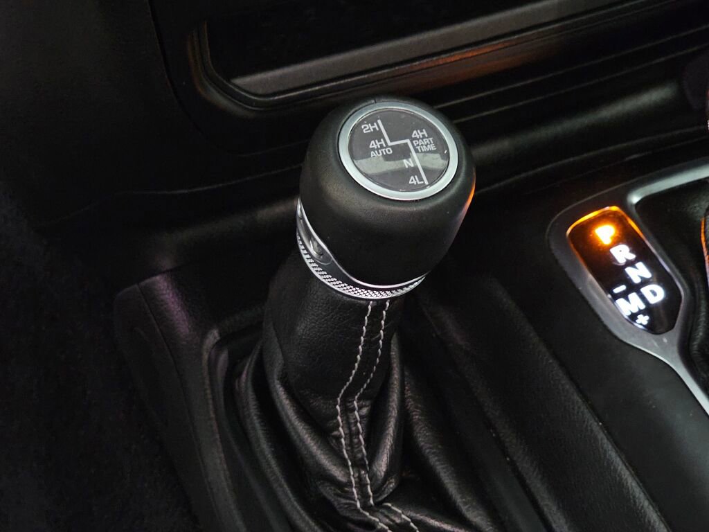 Used 2022 Jeep Wrangler Unlimited Sahara image 30