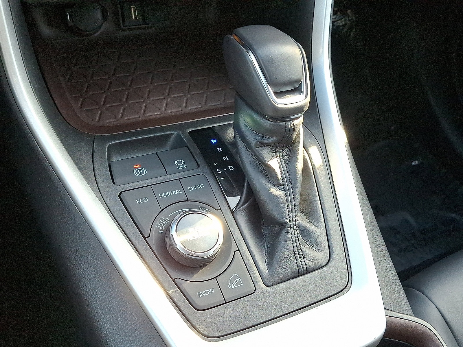 Used 2020 Toyota RAV4 Limited image 12