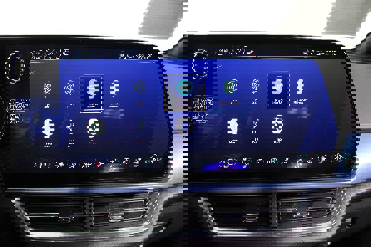 Used 2024 Chevrolet Equinox EV LT image 25