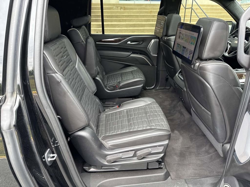 Used 2023 Cadillac Escalade ESV Sport Platinum w/ LPO, ONYX Package AWD/4WD image 11