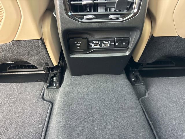 Used 2024 Jeep Grand Cherokee Limited w/ Black Appearance Package image 11