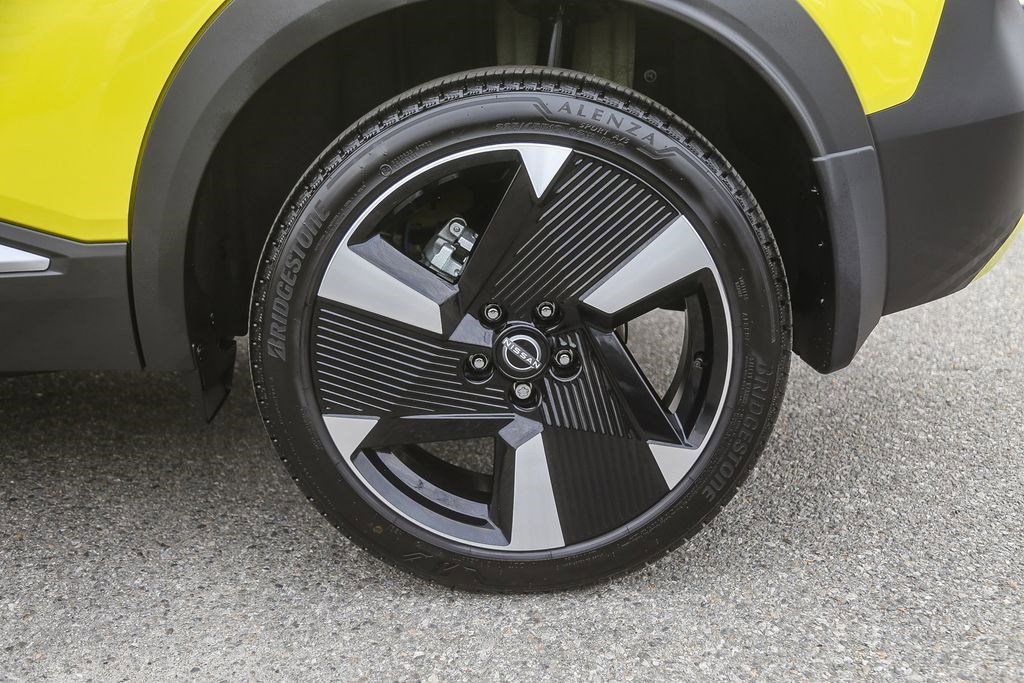 Used 2025 Nissan Kicks SR image 10