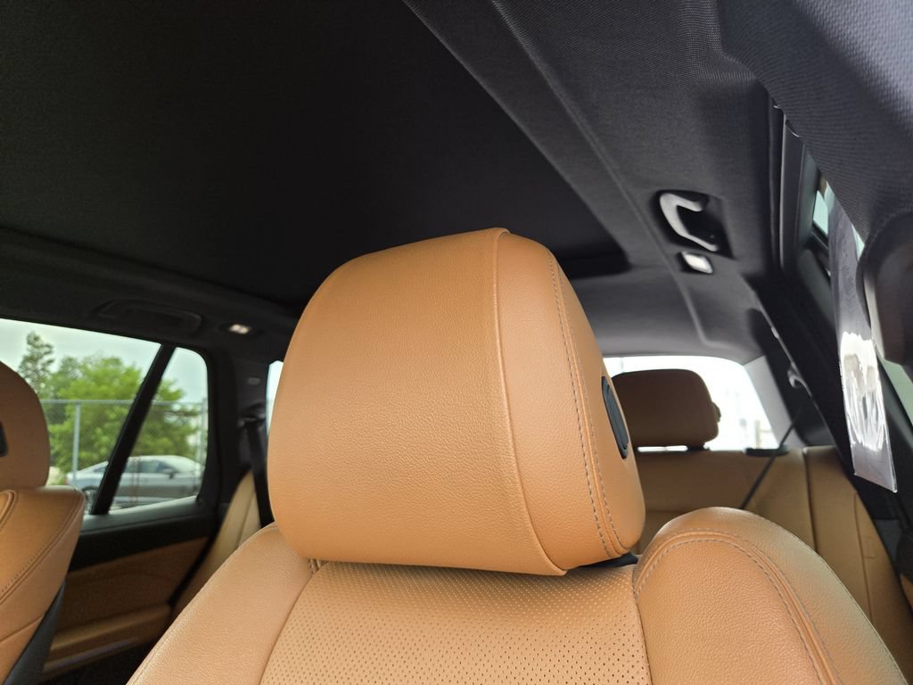 Used 2022 BMW X5 xDrive45e w/ Premium Package AWD/4WD image 16