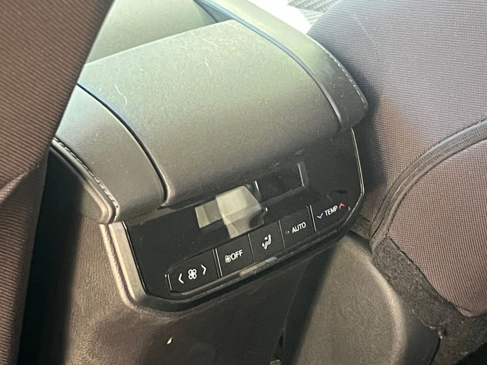 Used 2025 Toyota Highlander LE FWD image 22