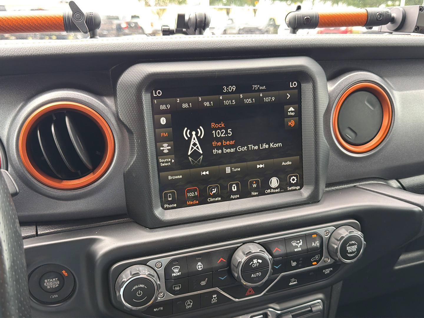 Used 2022 Jeep Gladiator Mojave w/ LED Lighting Group AWD/4WD image 23