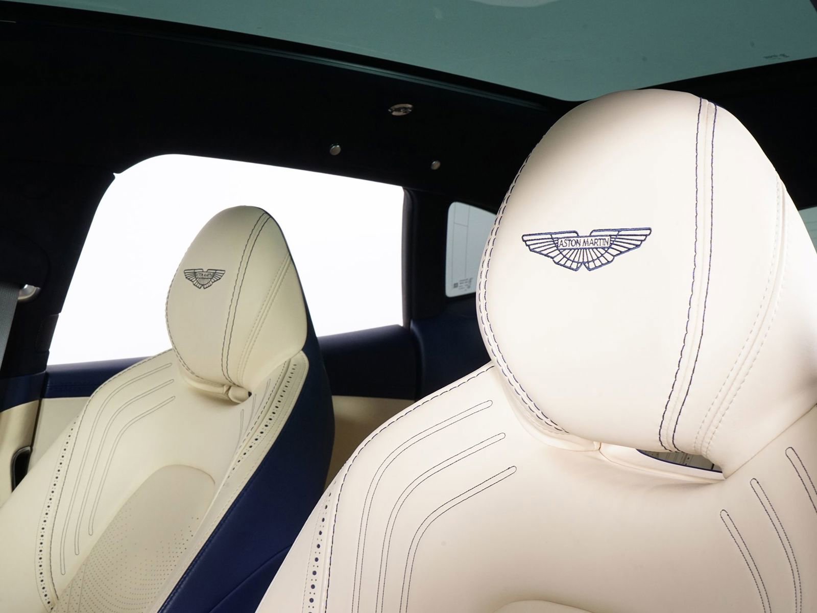 Used 2021 Aston Martin DBX image 26