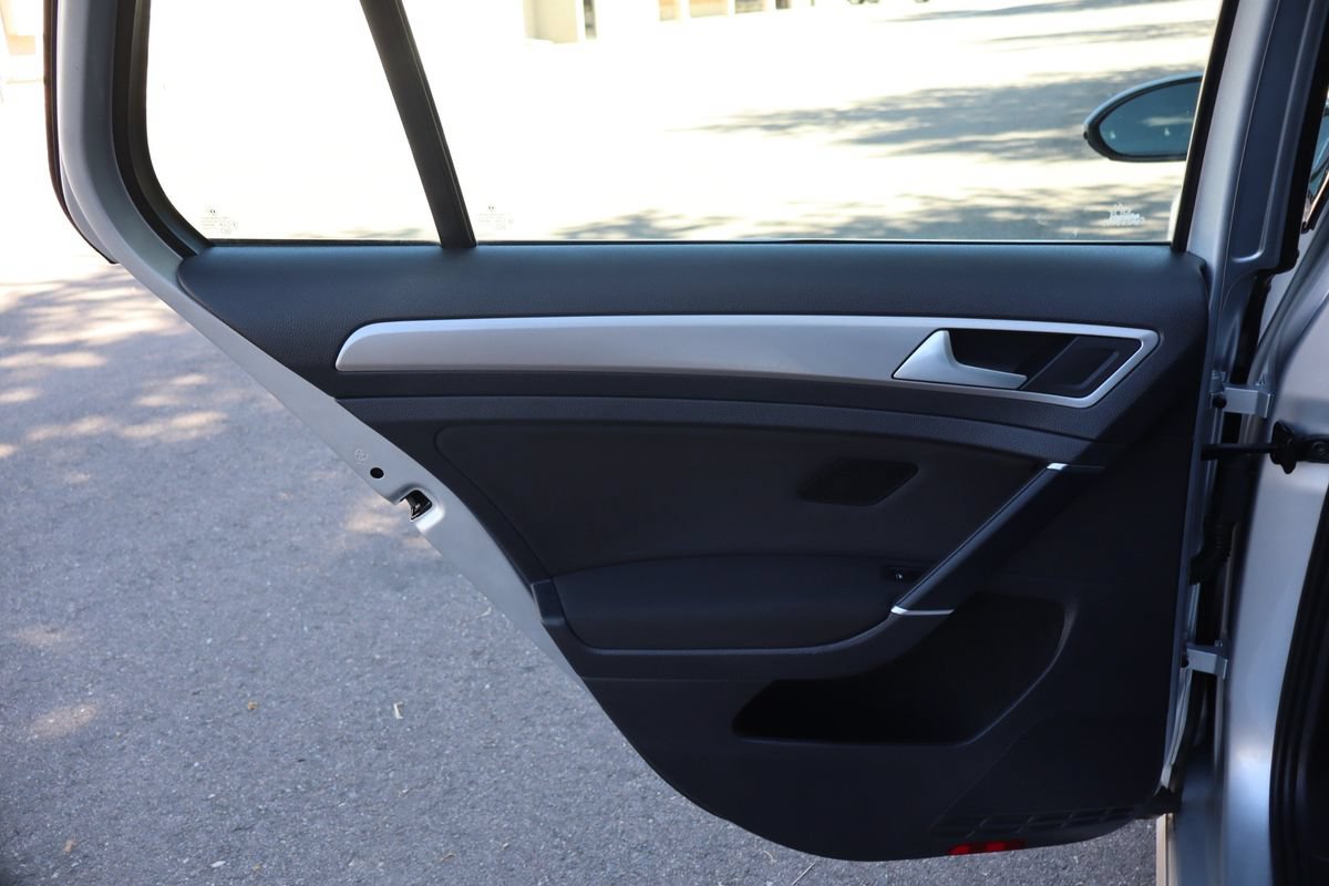 Used 2015 Volkswagen e-Golf Limited Edition FWD image 24
