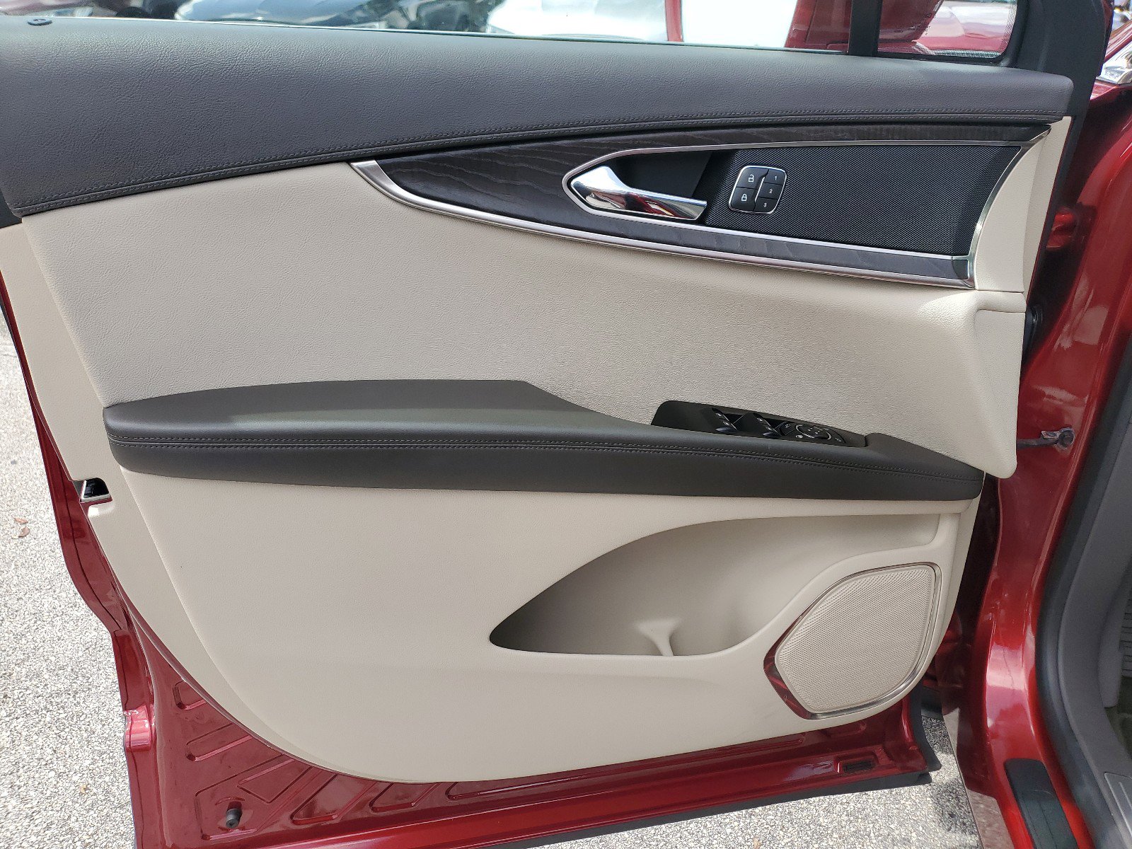 Certified 2019 Lincoln Nautilus Select image 12