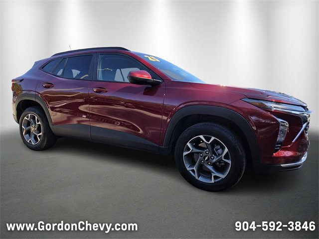 Used 2025 Chevrolet Trax LT image 8