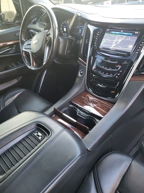 Used 2019 Cadillac Escalade ESV Premium Luxury image 5