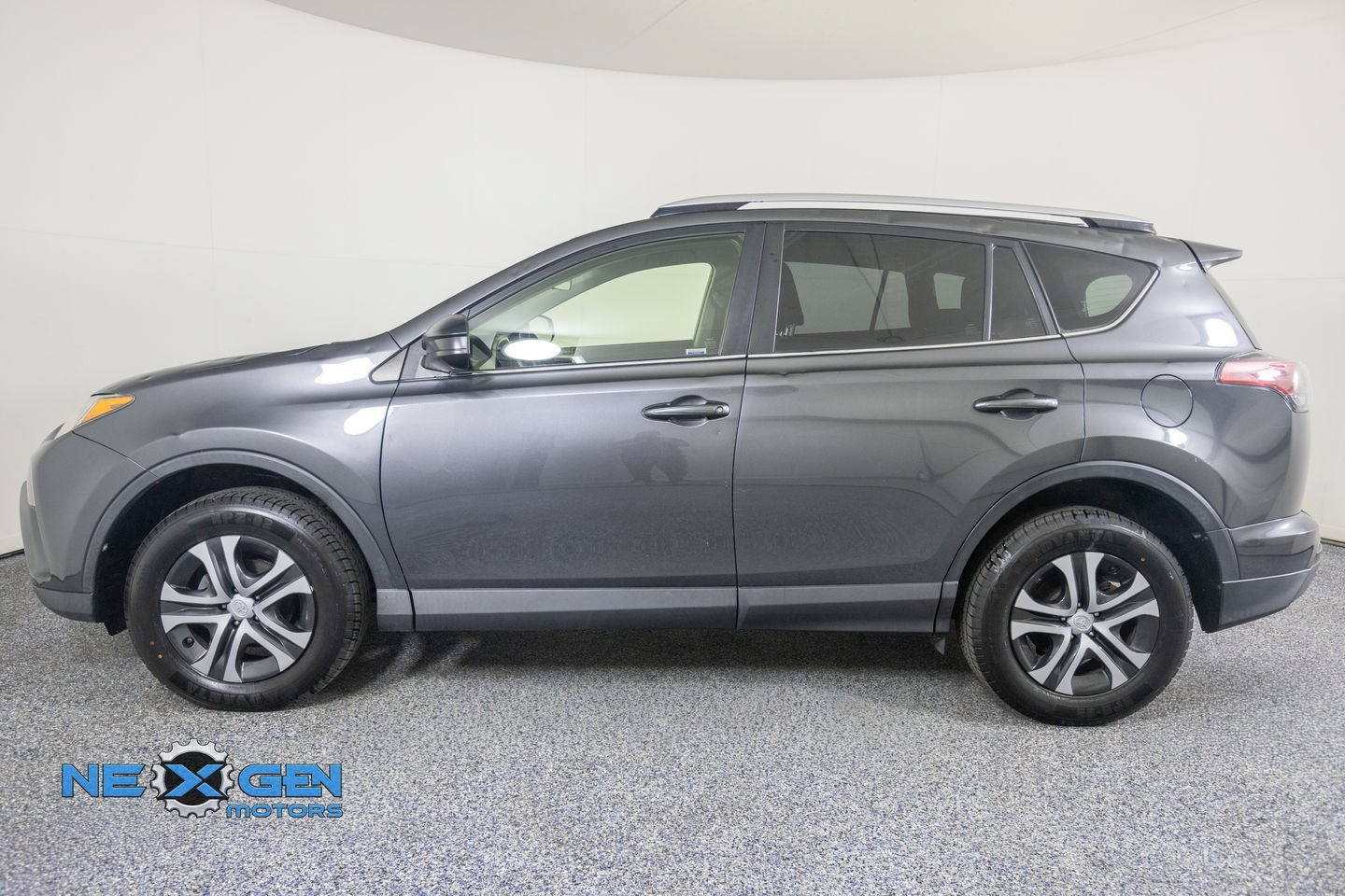 Used 2016 Toyota RAV4 LE FWD image 5
