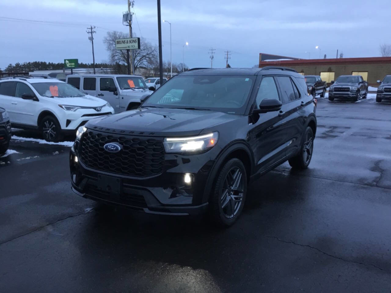 Used 2025 Ford Explorer ST-Line image 1
