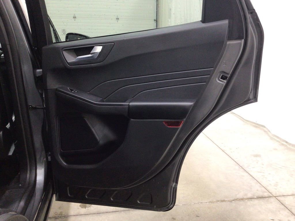 Used 2023 Ford Escape Platinum image 30