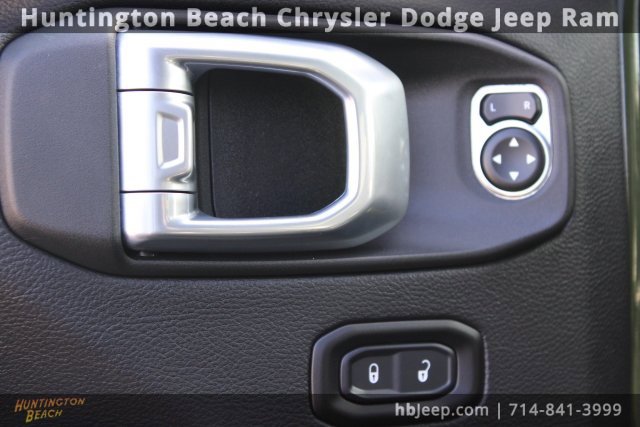Used 2022 Jeep Wrangler Unlimited Sahara w/ Cold Weather Group image 12