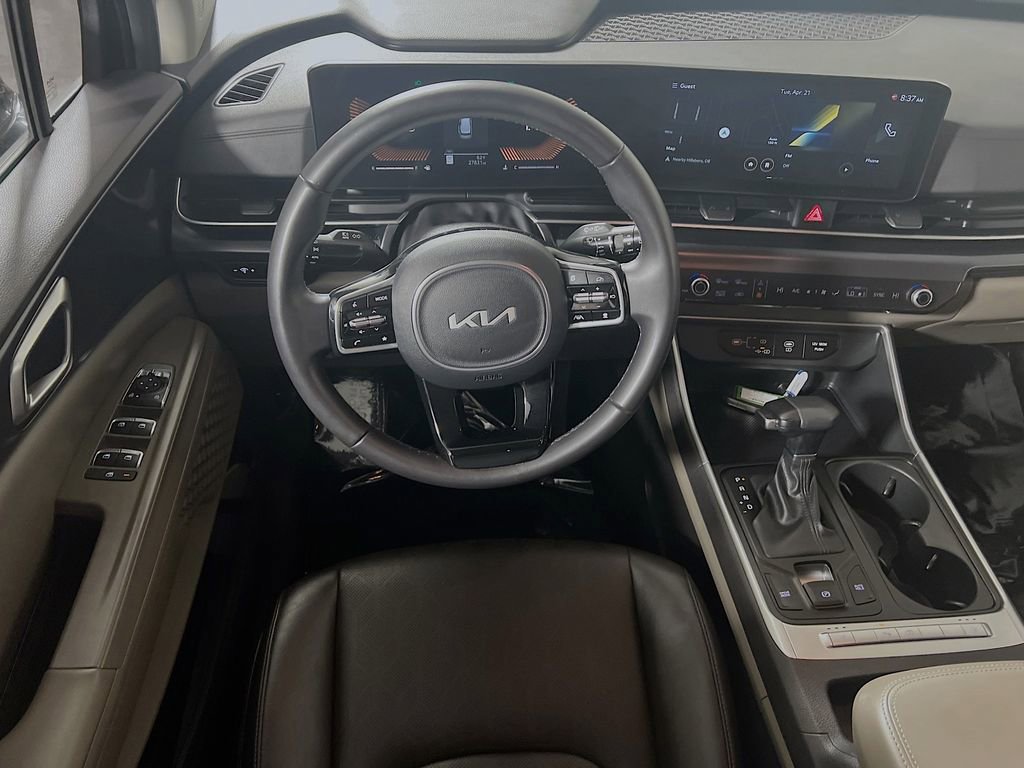 Used 2025 Kia Carnival FWD image 19