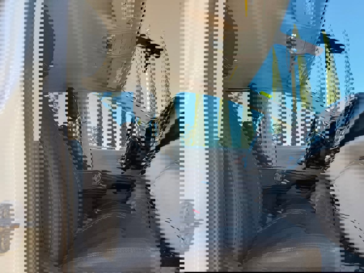 Used 2021 Chrysler Voyager LX image 19